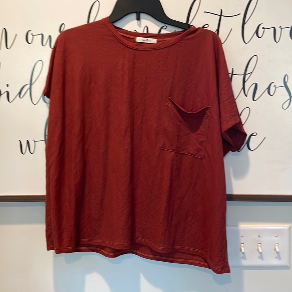 Tres Bien rust top short sleeve.